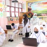 MIN 6 Model Laksanakan Ujian Madrasah (UM) Menggunakan Laptop