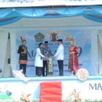 Pembukaan Marssal Kepala MIN 6 Model Banda Aceh Kembalikan Piala Bergilir ke Panitia untuk Lomba Marssal ke 10